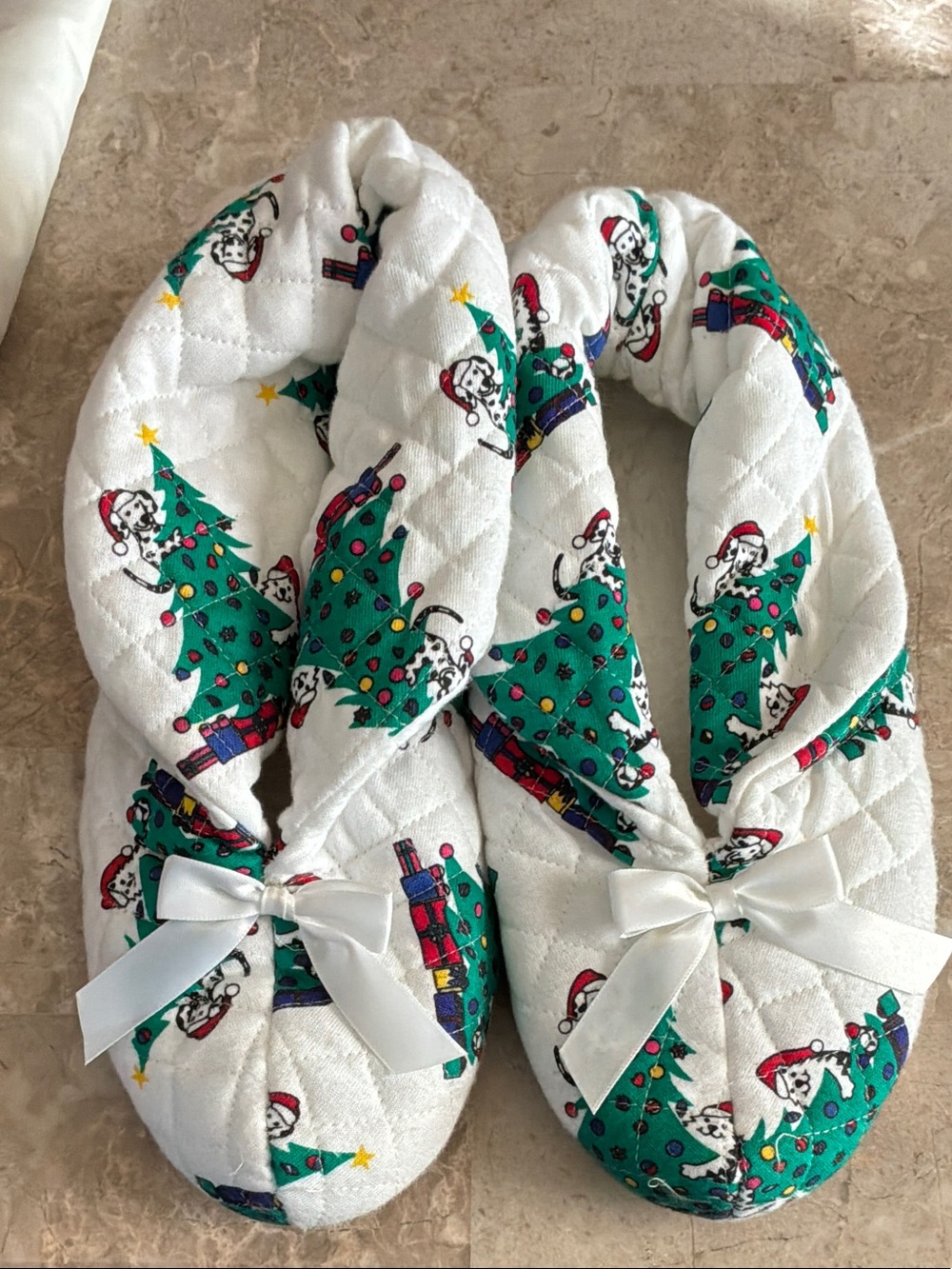 Holiday Quilted Slippers in Green and White 9.5-10